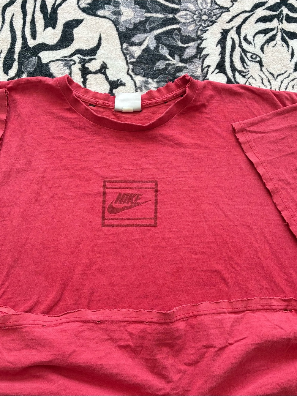 B1B - VINTAGE 00s NIKE AIR SWOOSH Y2K FADED DISTRESSED T SHIRT